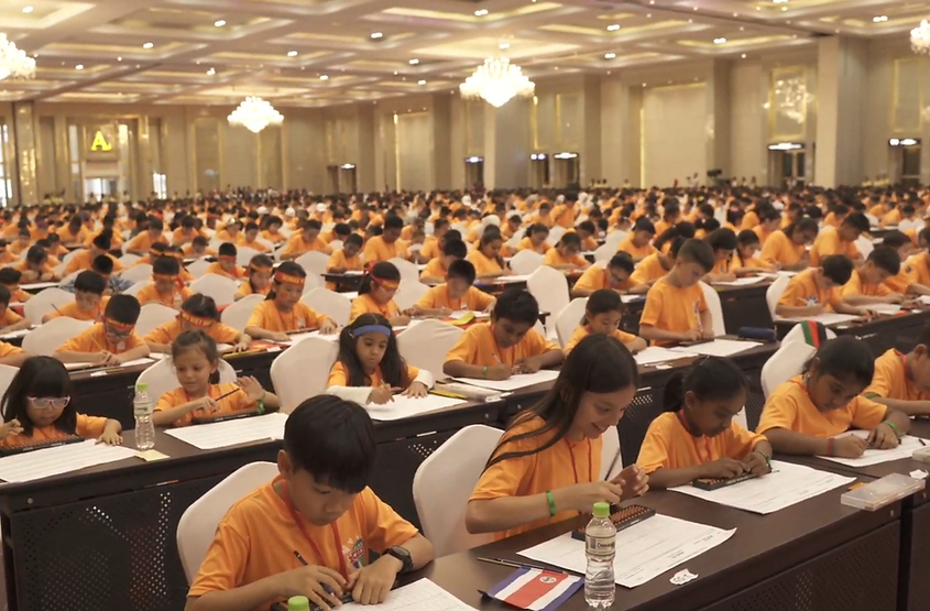 Estudiantes UCMAS Costa Rica en competencia internacional de aritmética mental 2019 en Camboya.