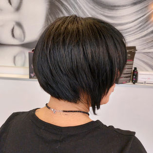 מספרה באילת, מעצב שיער צביקה