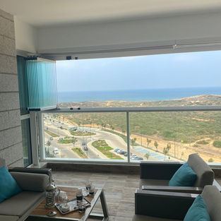 סגירת מרפסת זכוכיות נאספות