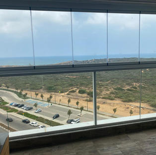 זכוכיות הזזה למרפסת