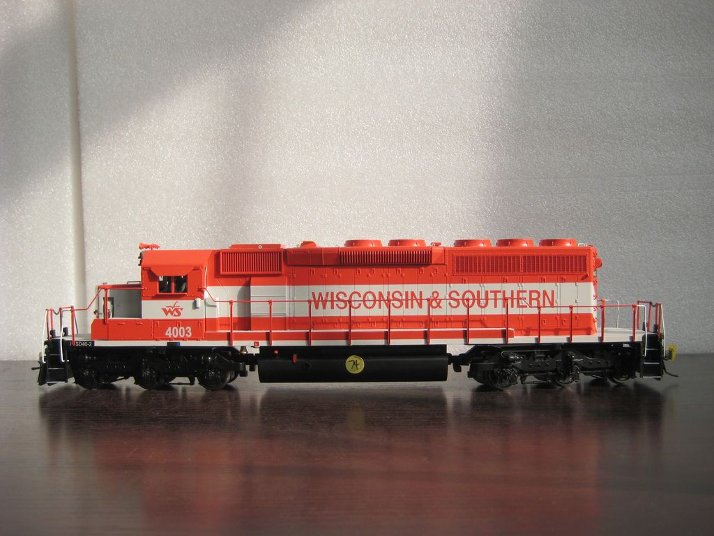 Sunset Models 3rd Rail O Scale 2 Rail Wisconson & Southern SD40-2