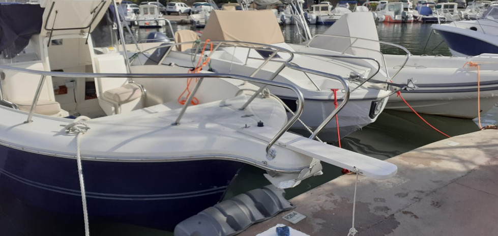 Nez de bateau en inox poli miroir 316L.