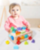 Miniature : jeux montessori fillette joue