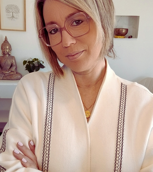 Sophrologue, magnétiseuse et naturopathe à Montargis (Loiret). Virginie Zbylut accompagne les femmes en épuisement vers un éq