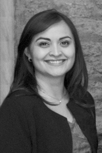 Claudia Flores, Secretaria