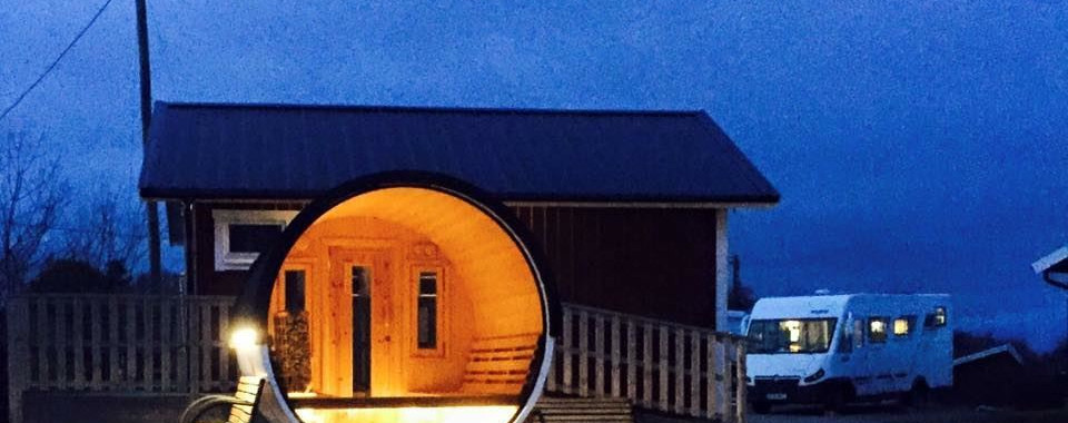 En mysig uteplats i Hasslö Stugby