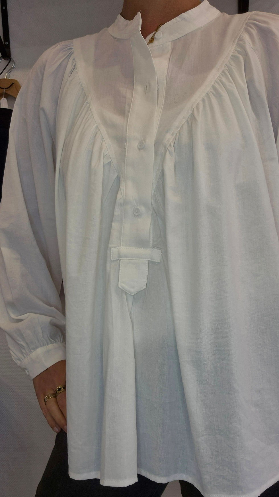 Vue de face blouse avec plastron chic femme