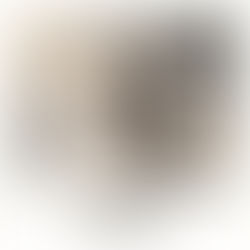 A escritora expõe a sua ética de trabalho: por que a coragem de destruir e reconstruir um enredo é o que garante a autenticidade dos seus temas complexos, do Tráfico ao trauma.