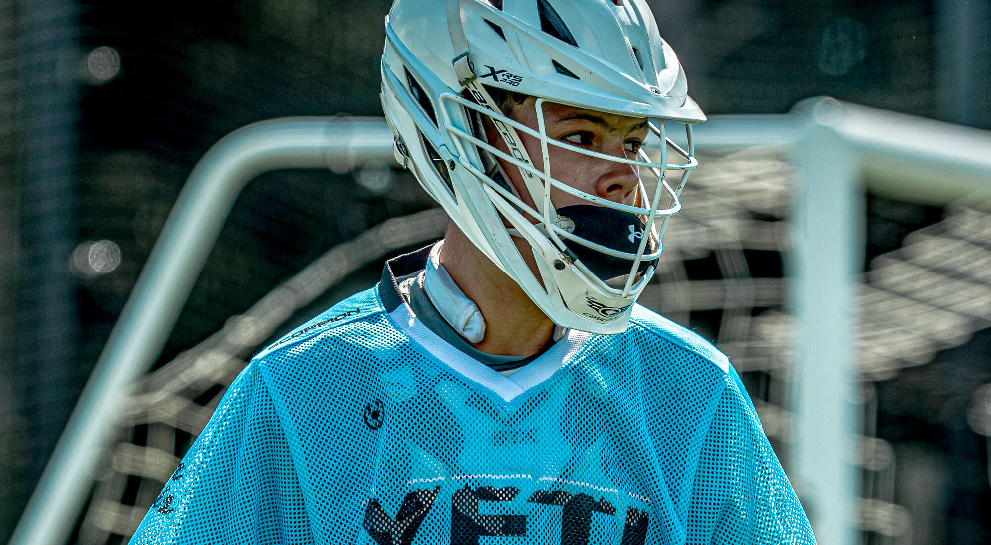 Yeti player in a teal jersey in front of the goal