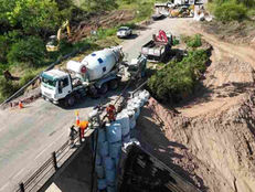 Continúan los trabajos de protección del puente de la RP 5 sobre el arroyo Las Hacheras