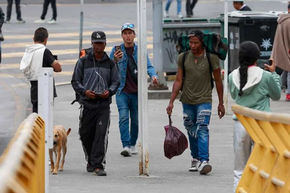 Ecuador impondrá una tasa de seguridad del 30% a todos los productos colombianos