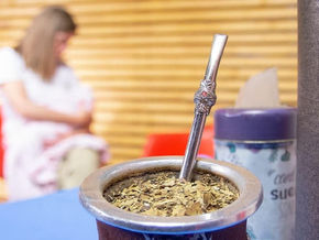 Un estudio afirma que es beneficioso consumir yerba mate durante la lactancia materna