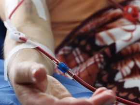 Cómo afectó la pandemia a personas con enfermedad renal que concurren a centros de diálisis