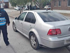 #Cerrillos La Policía Vial recuperó un auto con pedido de secuestro en barrio Las Tunas