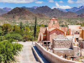 Un destino poco explorado en el corazón de los Valles Calchaquíes con senderos, miradores y cuna del poncho salteño