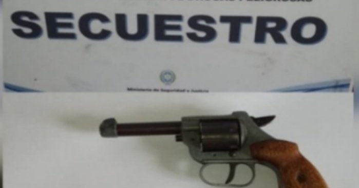 Cayo en #Aguaray: Hombre demorado con arma en control vehicular
