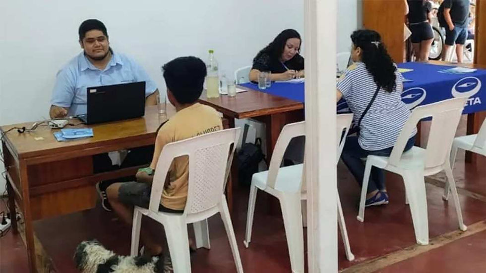 Exitoso operativo de renovación del Pase Libre en El Carril