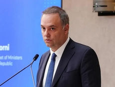 Ratificado por el Gobierno, Adorni baja su nivel de exposición