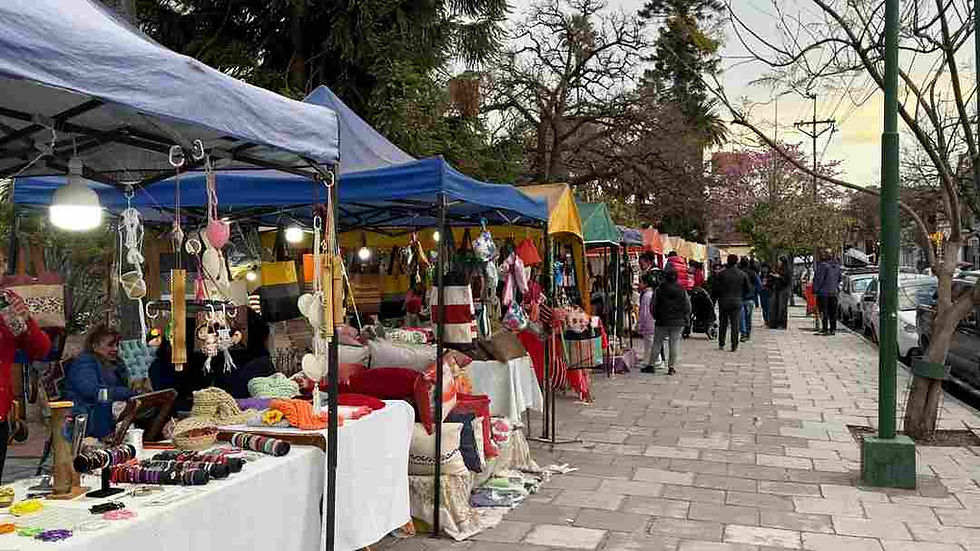 Folclore y danza en los Paseos Artesanales de la ciudad