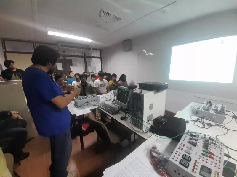 Vespucio estrena Laboratorio de Automatización Industrial y Robótica