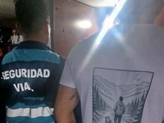 Cayo en #LaCaldera: Hombre con droga en control vehicular