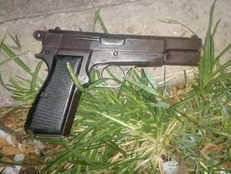 Guerra entre bandos en barrio Santa Victoria: una mujer baleada y cuatro detenidos tras múltiples allanamientos