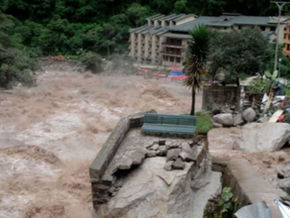 Casi 900 evacuados en Machu Picchu tras lluvias e inundaciones en Perú