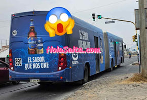 ¿Es correcto que #SAETA publicite alcohol en sus colectivos?