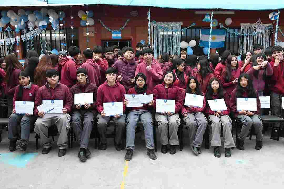 Estudiantes salteños reciben los vouchers del Banco Municipal de Becas