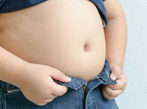 Las bebidas azucaradas, responsables del 27% de los casos de obesidad en niños y adolescentes