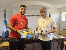 El Gobierno entrega indumentaria deportiva a los equipos del programa Cebollitas