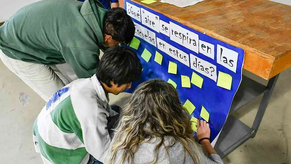 Estudiantes secundarios dialogan ante las situaciones de amenazas en instituciones educativas