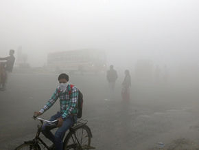 India reabre escuelas luego de que la contaminación atmosférica saliera de un nivel "peligroso"