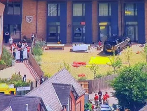 Una niña muerta y 16 heridos al chocar un auto contra una escuela en Londres