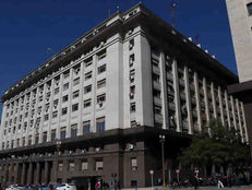 La recaudación tributaria no levanta: cayó un 4% real en abril y acumuló 9 bajas consecutivas