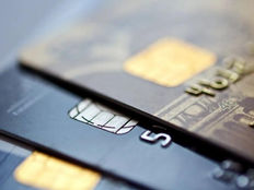 El consumo sumó 10 caídas consecutivas en febrero y crece el uso de tarjetas de crédito para pagar gastos básicos