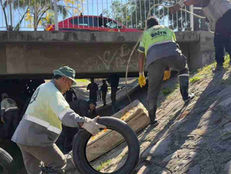Realizan el saneamiento del canal Saavedra que había sido ocupado ilegalmente