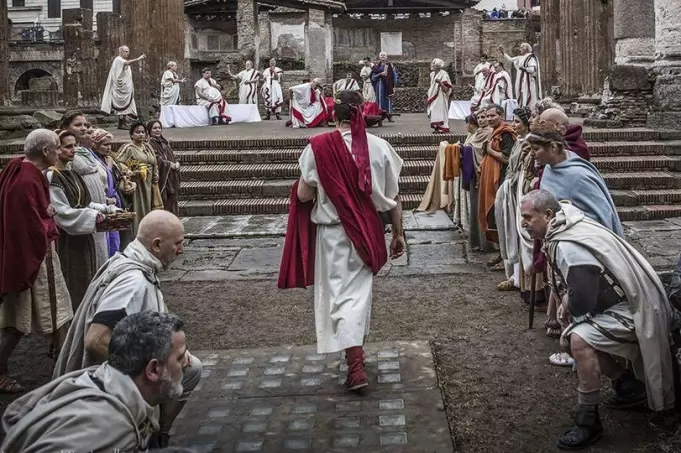 Reenactment of Caesar's death, photo by Photo Gruppo Storico Romano