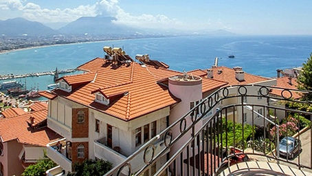 A Guide to Long-Term Summer House Rentals: Creating Your Perfect Year-Round Getaway