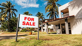 wix:image://v1/55a74d_fb4a284500474beaae83fb1ddbc909b1~mv2.jpg/white-sale-sign-with-house-background-sale-inscription-plate.jpg#originWidth=5300&originHeight=3533