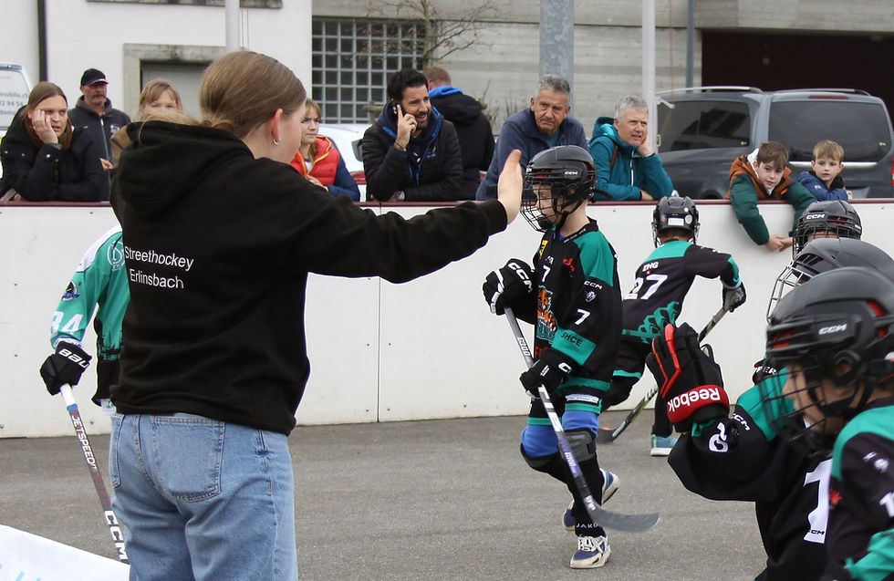 Headcoach Sina Eng mit der SHCE-U9
