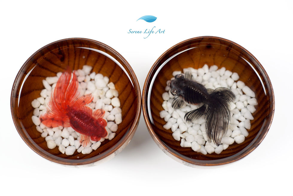 With each layer gradually producing a fancy goldfish, the artist repeats resin-pouring. Not only the customers are amused by this idea of 3D art but also by the sheer realism of the resin artworks. Red Moor Goldfish is one of the diverse species of goldfishes with exuberant frayed fins. The movements are typically mesmerizing when the Moor fish wriggles through the clear waters of rivers.