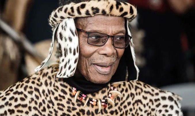 Mangosuthu Buthelezi: South African leader and Zulu prince dies aged 95