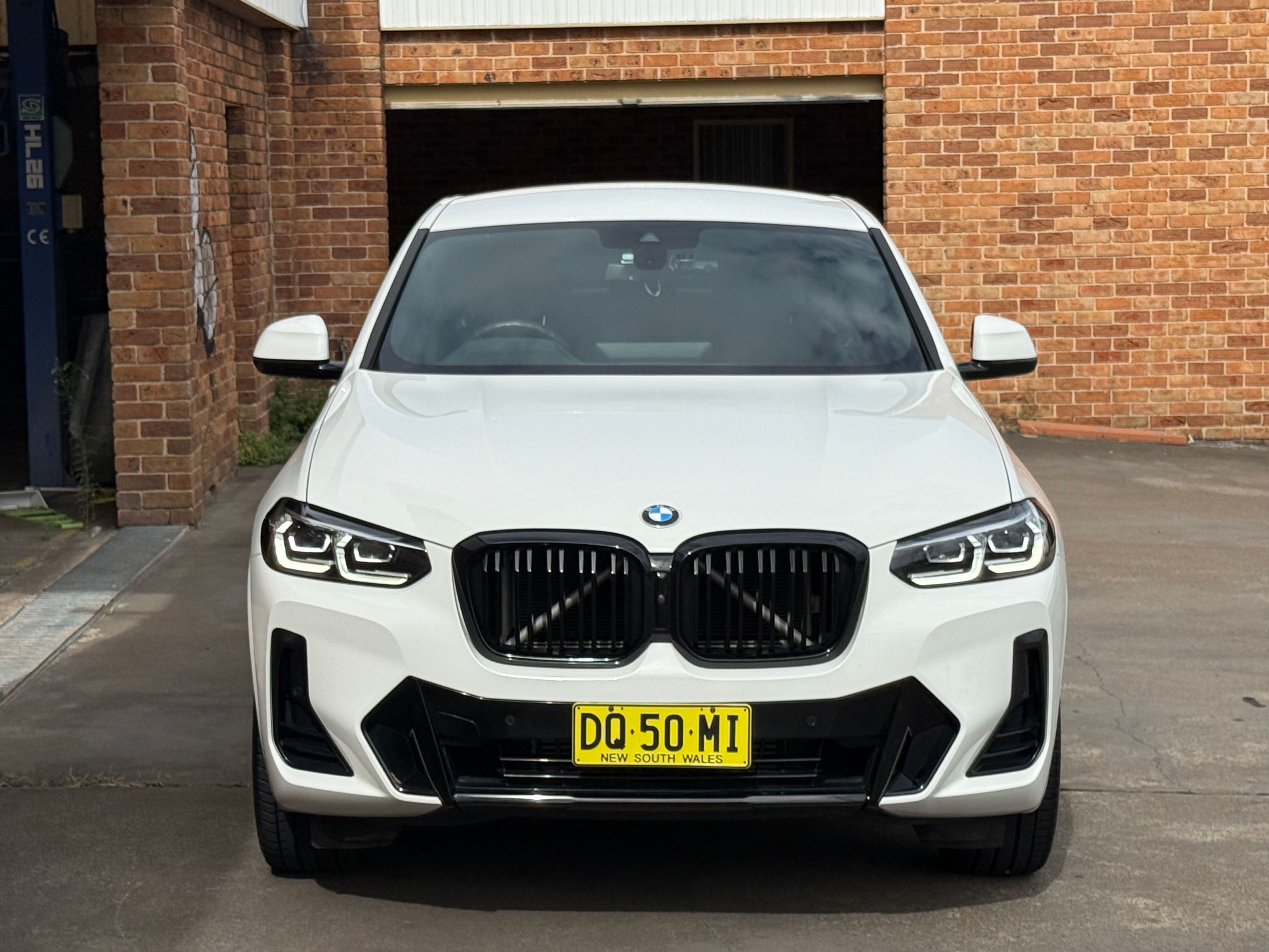 2023 BMW X4 xDrive20i