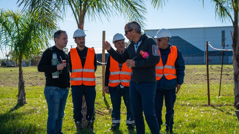 Abella visitó el Parque Industrial y comprobó el avance de la construcción del acceso directo desde Ruta 9