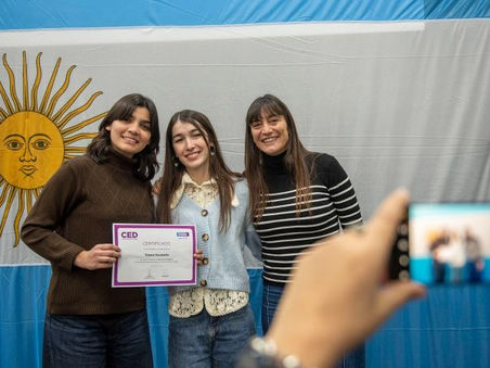 Elisa Abella encabezó la entrega de certificados a alumnos del Centro Educativo Digital