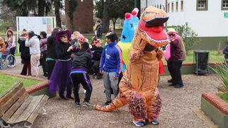 Entre baile, disfraces y muchas sonrisas, la Colonia Municipal de Invierno despidió su primera semana de actividades