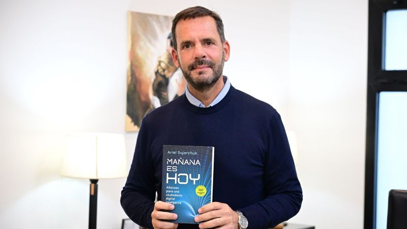 Ariel Sujarchuk presenta su libro en Campana