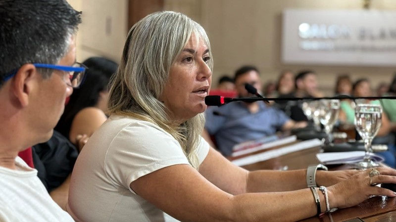 Paola Garello: “Abella esconde los expedientes que pedimos para tapar los negocios que no puede explicar”