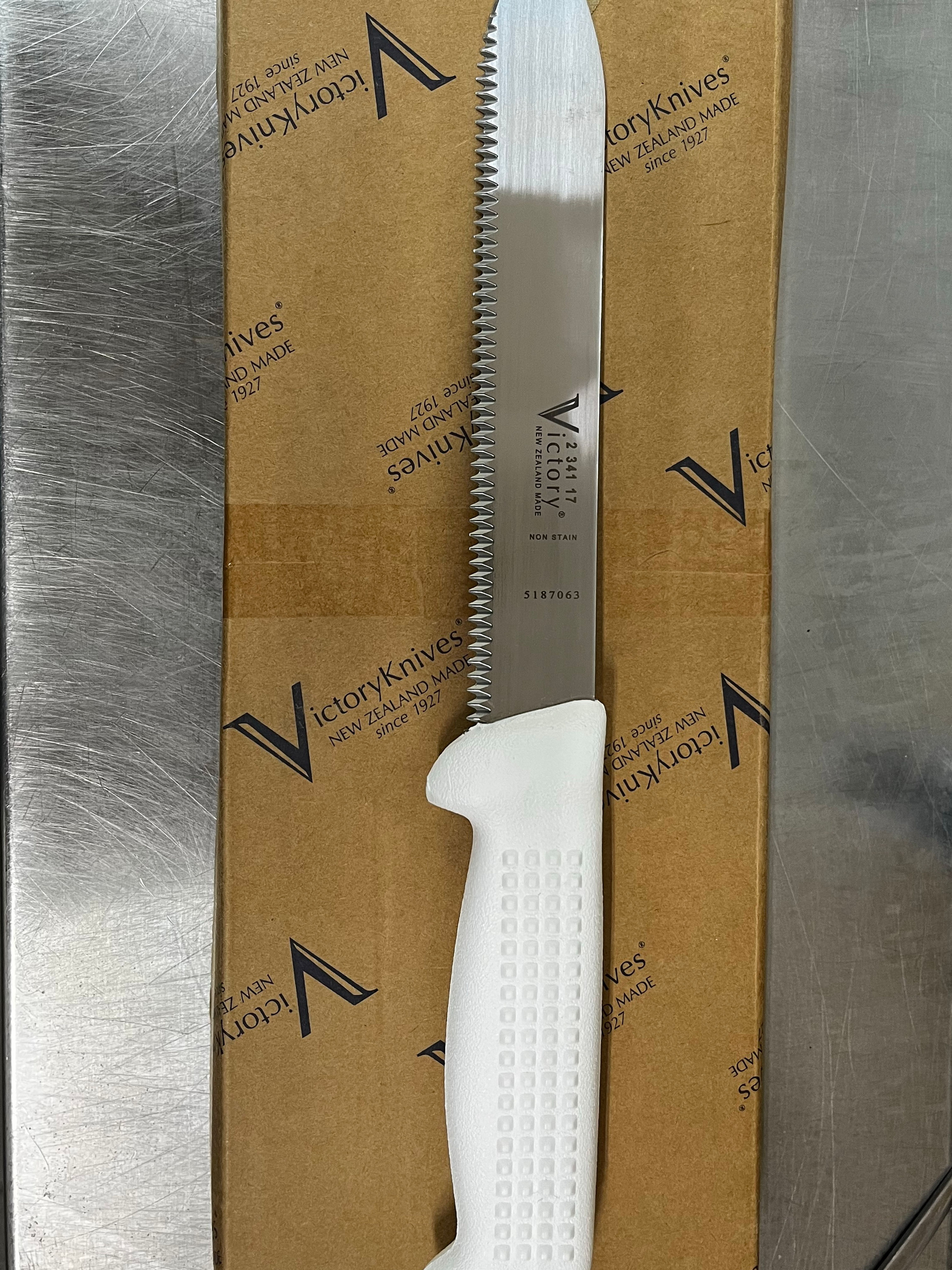 Victory 17cm Serrated Heading Knife